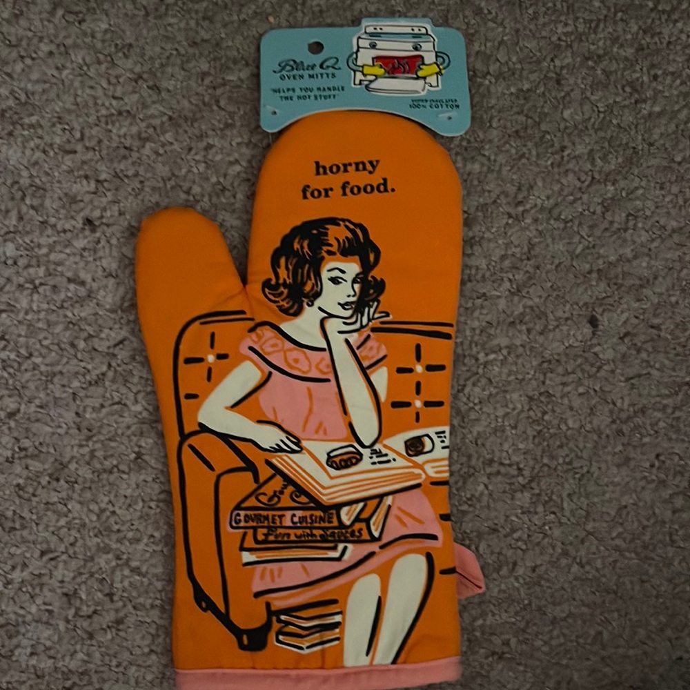 NWT Blue Q oven mitt.